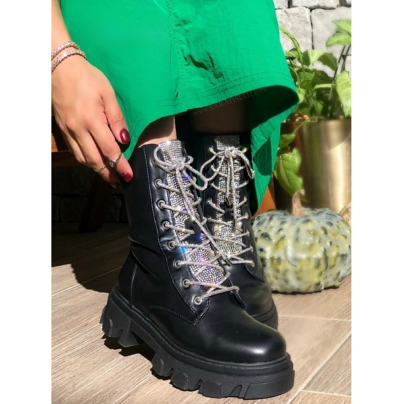𝙉𝙀𝙒 𝙄𝙉🖤🎥Diamond Lace-Up Boot - Black - Picture 3 of 6